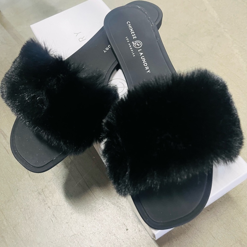 Chinese Laundry Women's Fuzzy Black Slippers